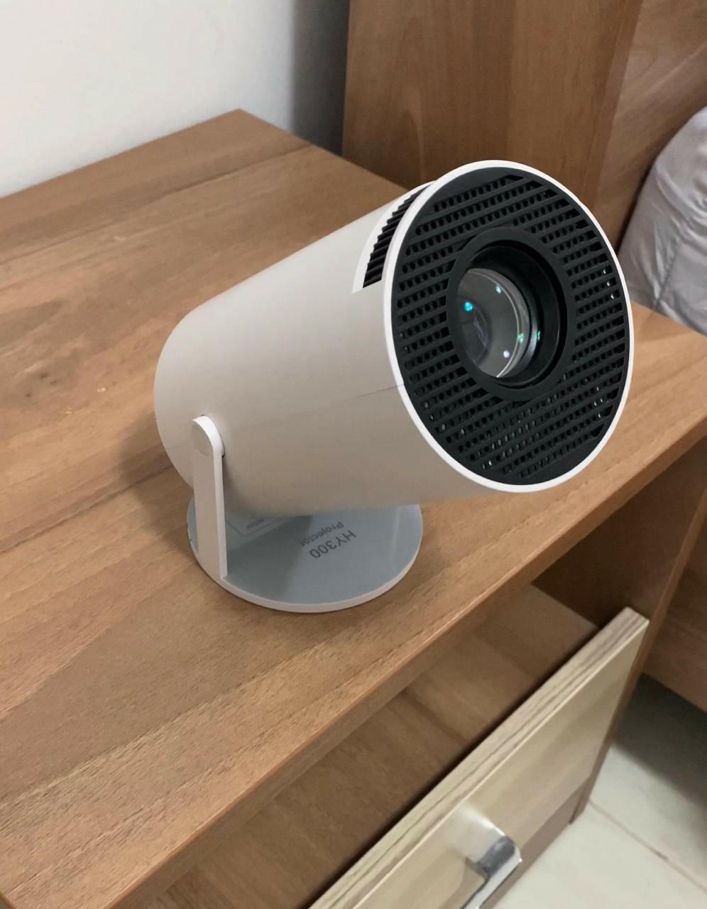 PortaPixel™ HY300 Projectior